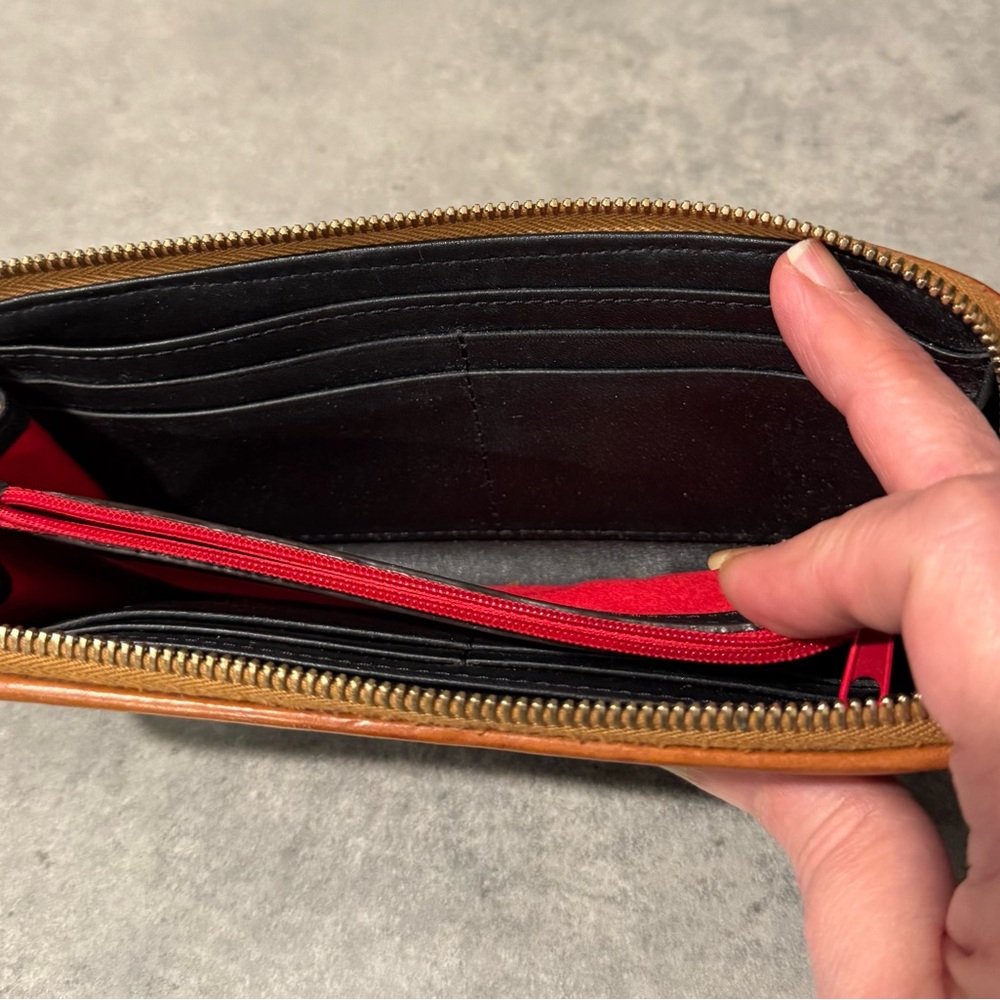 Dooney & Bourke 3/4 Zip Accordian Wallet in Black w/Tan Leather Trim! GUC!! - Picture 9 of 13